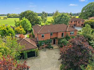 Oak Tree House- click for photo gallery